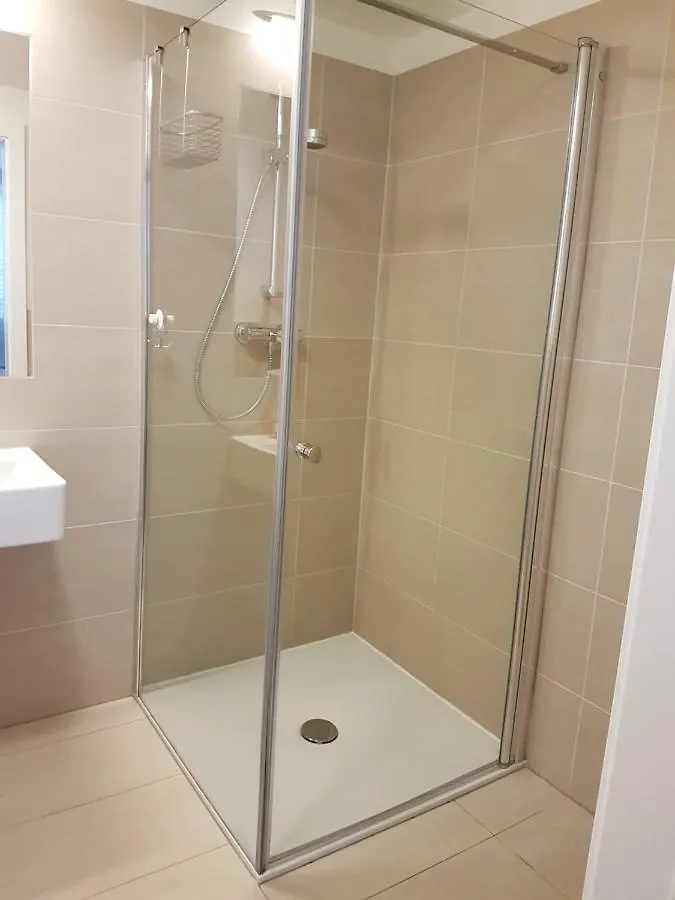 Central Family-Friendly Apt In Wien Apartment