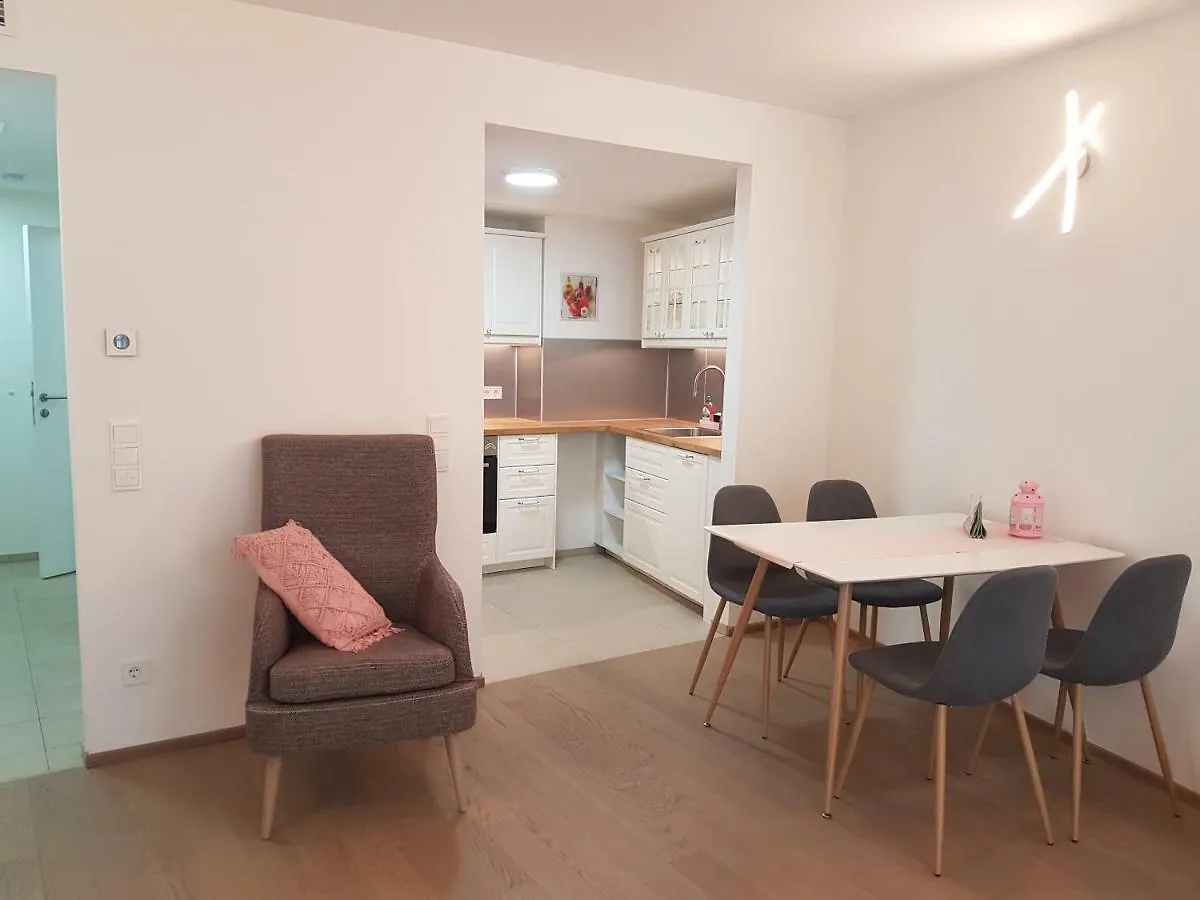 Central Family-Friendly Apt In Vienna 0*,